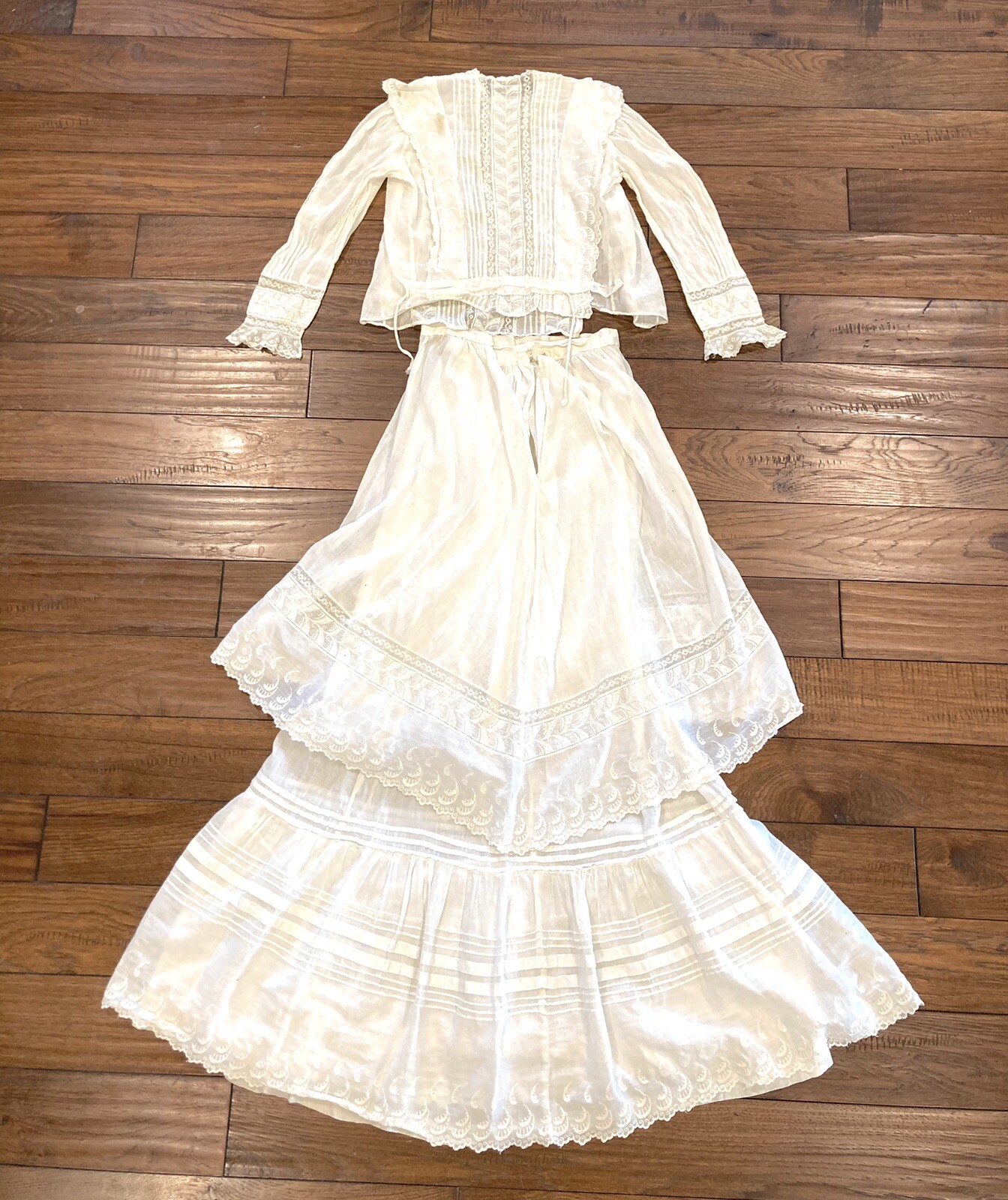 Antique Victorian lawn dress, lace, pin tucks, double tiered skirt XS as is