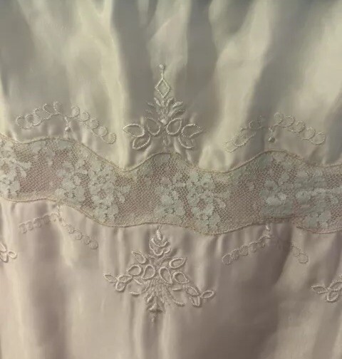 Vintage Wisteria Women’s Size M Pink/Ivory Embroidered, Lace Satin Nightgown
