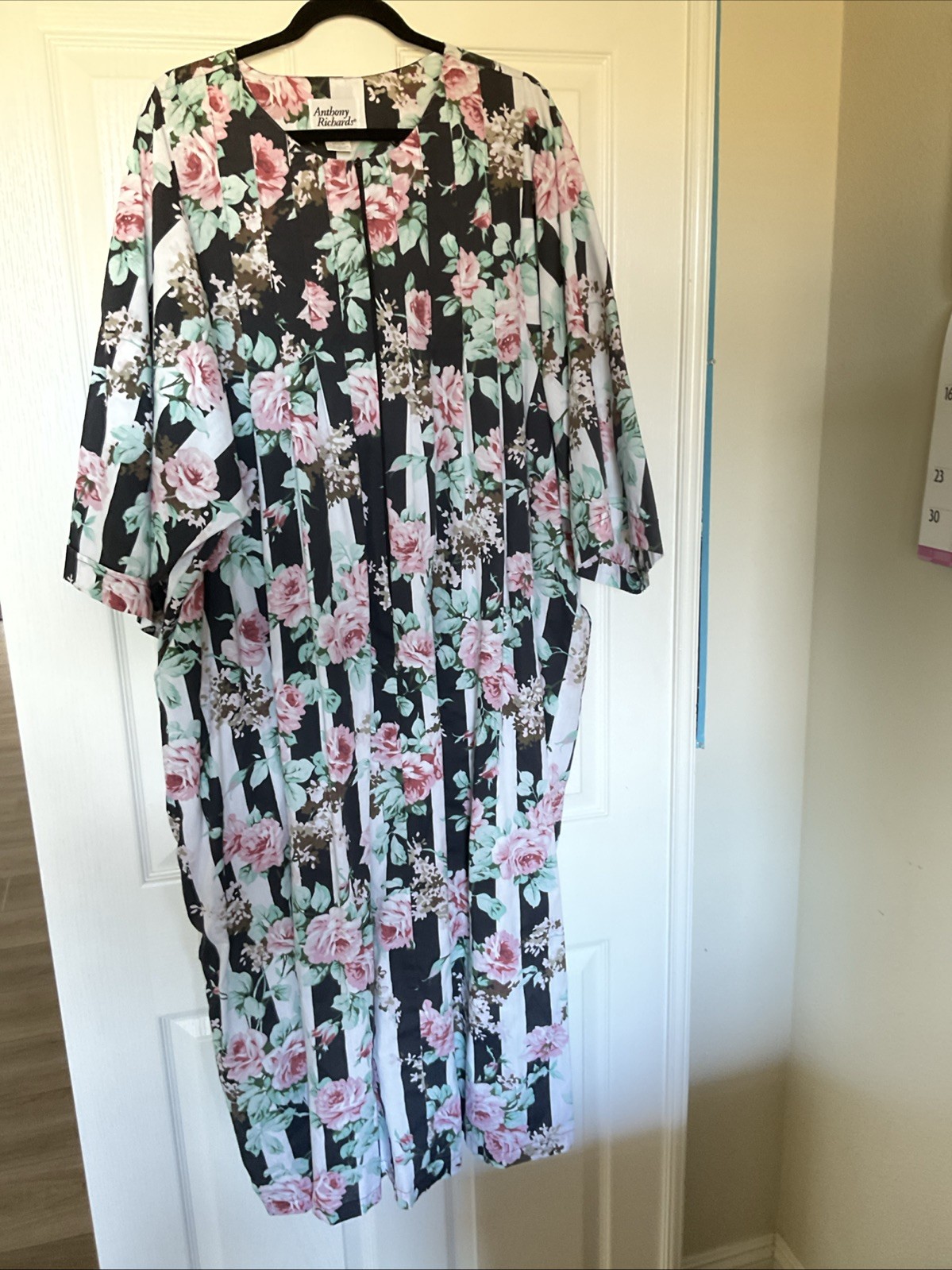 VTG Anthony Richards 1980s Black/Pink Roses Housedress Size 4X New