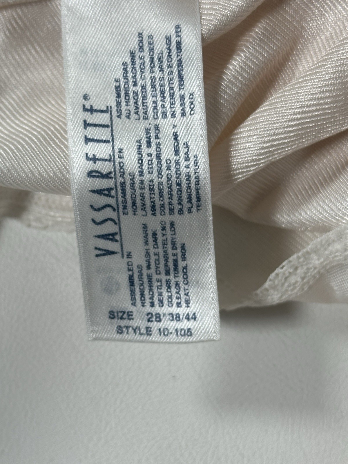 Vintage VASSARETTE Ombré White Blush Pink Silky Full Slip w/ Lace Size 28” 38/44