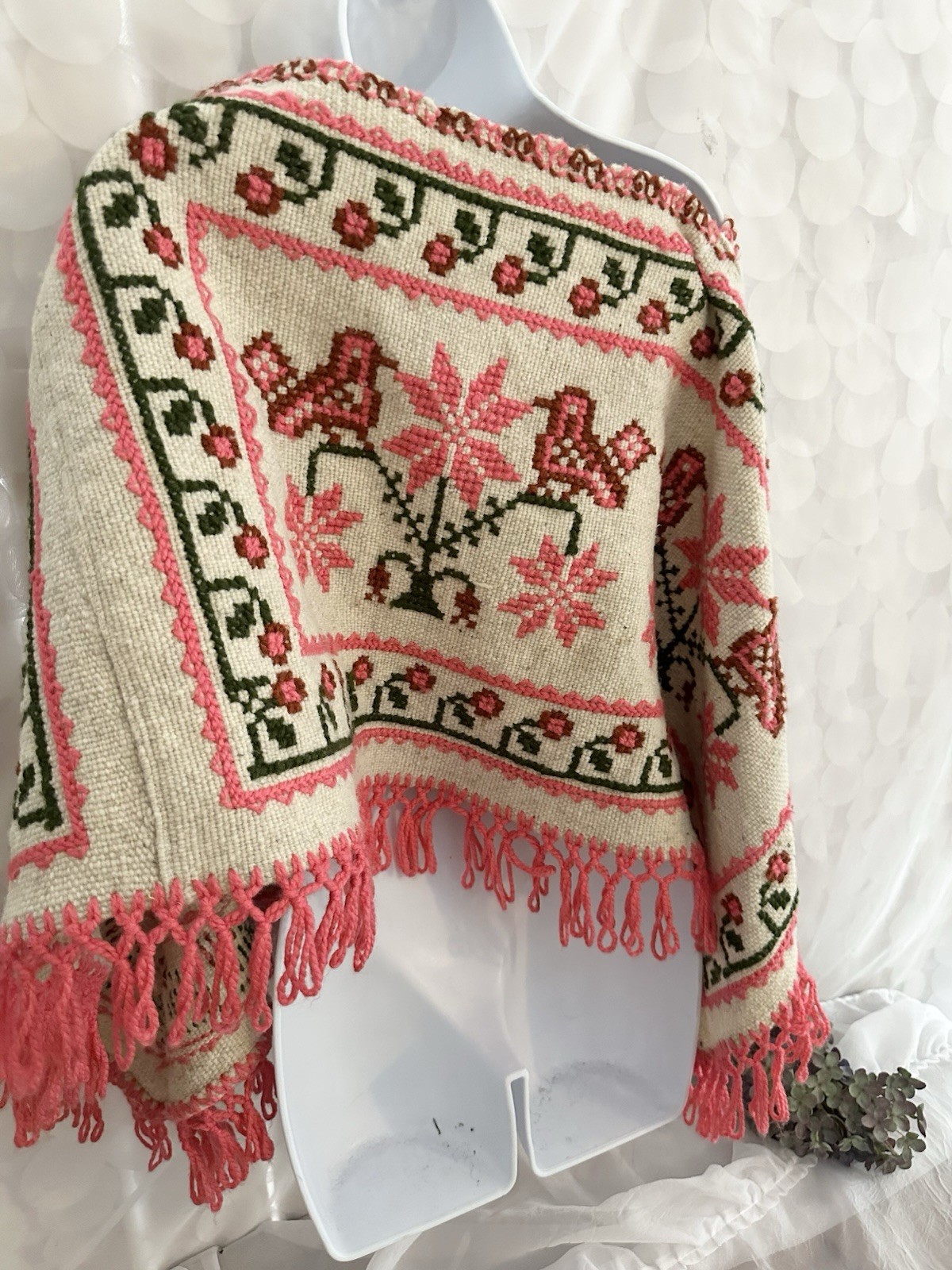 Vintage 70’s Wool Fair Isle Poncho Med Cape Boho Hippie Beige Pink BIRDS FRINGED