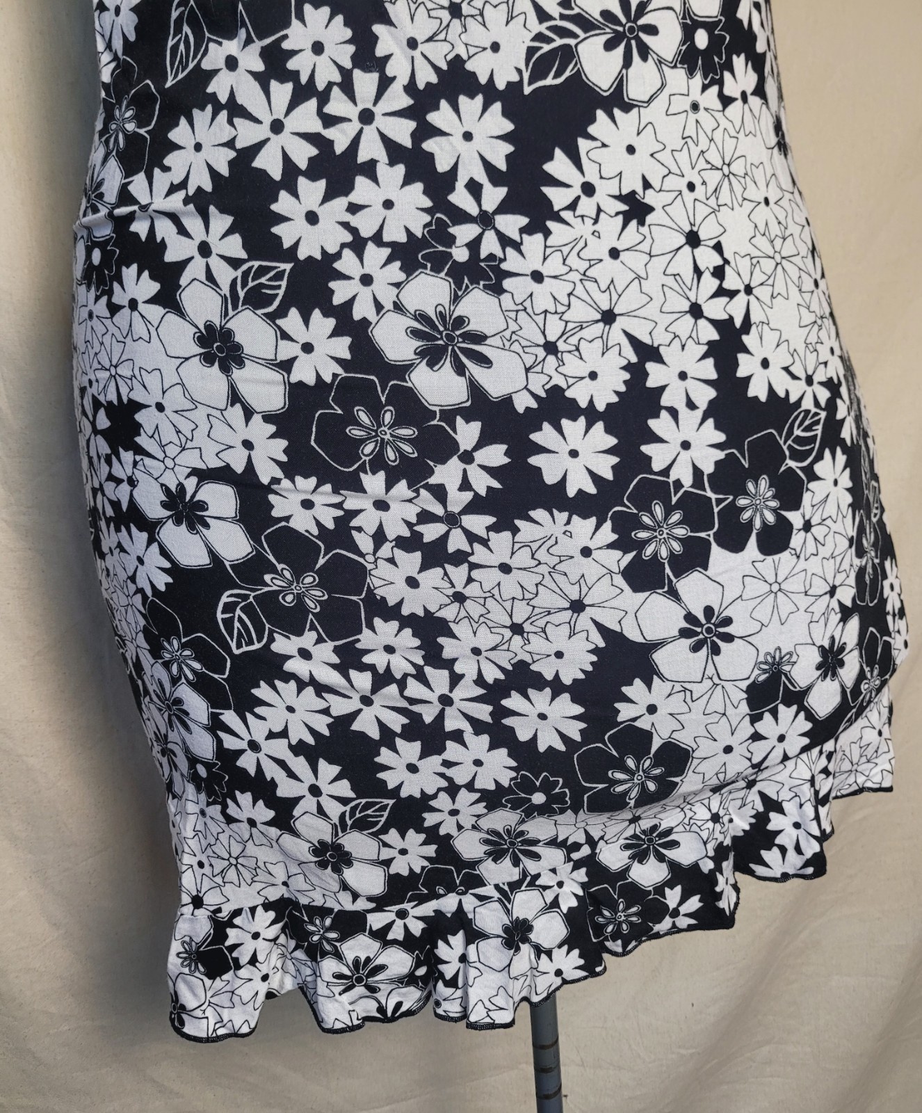 Vintage 80s 90s Black White Floral Mini Dress Ruffle Hem Amy Byer Summer XS/S