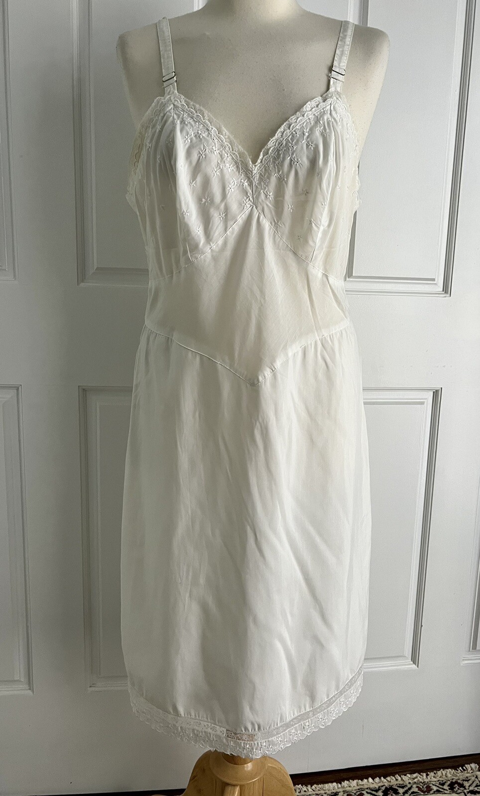Vintage 1950’s White Rayon Full Slip Eyelet Embroidered Bust Lace Trim M/L