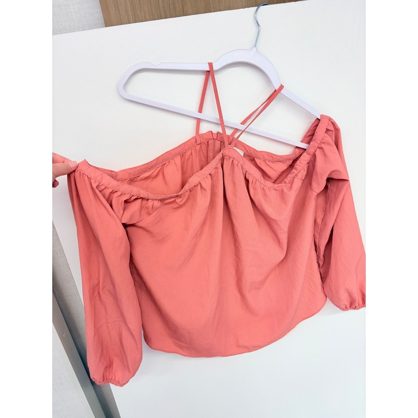 Daytrip Boho Cold Shoulder Top Womens Medium Coral Strappy Romantic Summer Boho
