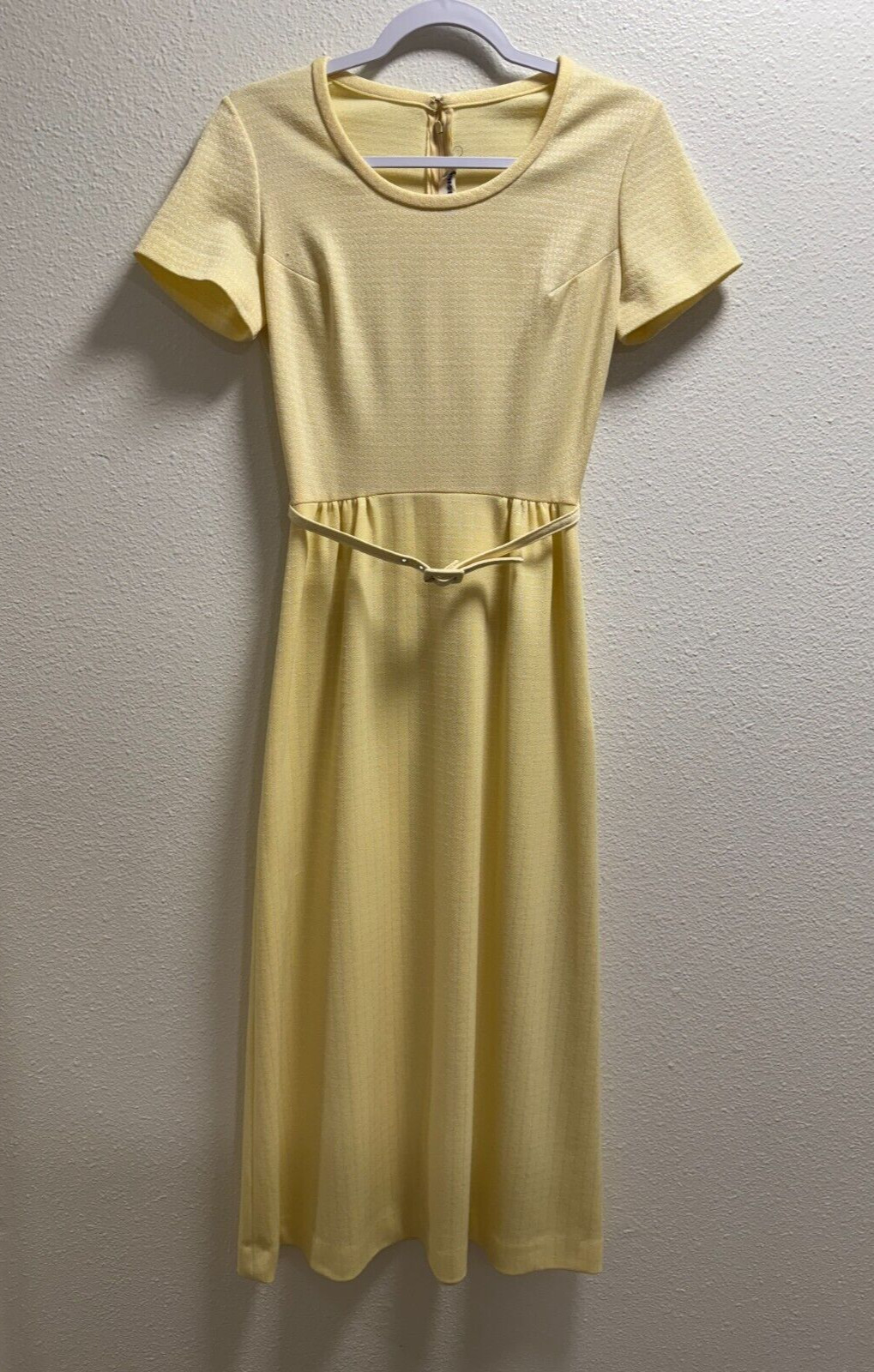 Gay Gibson Vintage 1950s Shift Dress Back Zip Tie Waist Short Sleeve Yellow Med