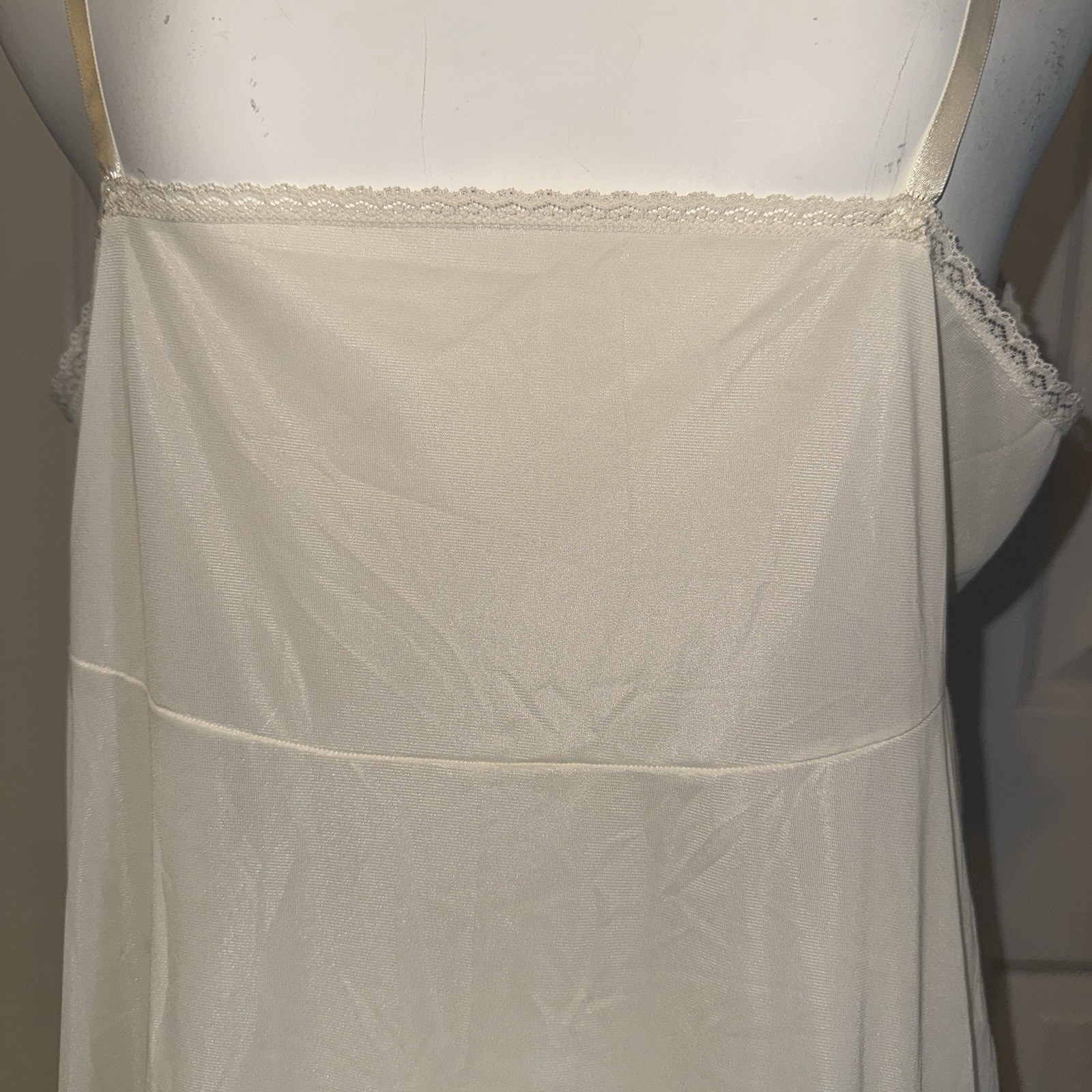 Vanity Fair Beige Vintage Slip Silky Nylon Lacy Women’s Sz 40 Fairy Glamorous