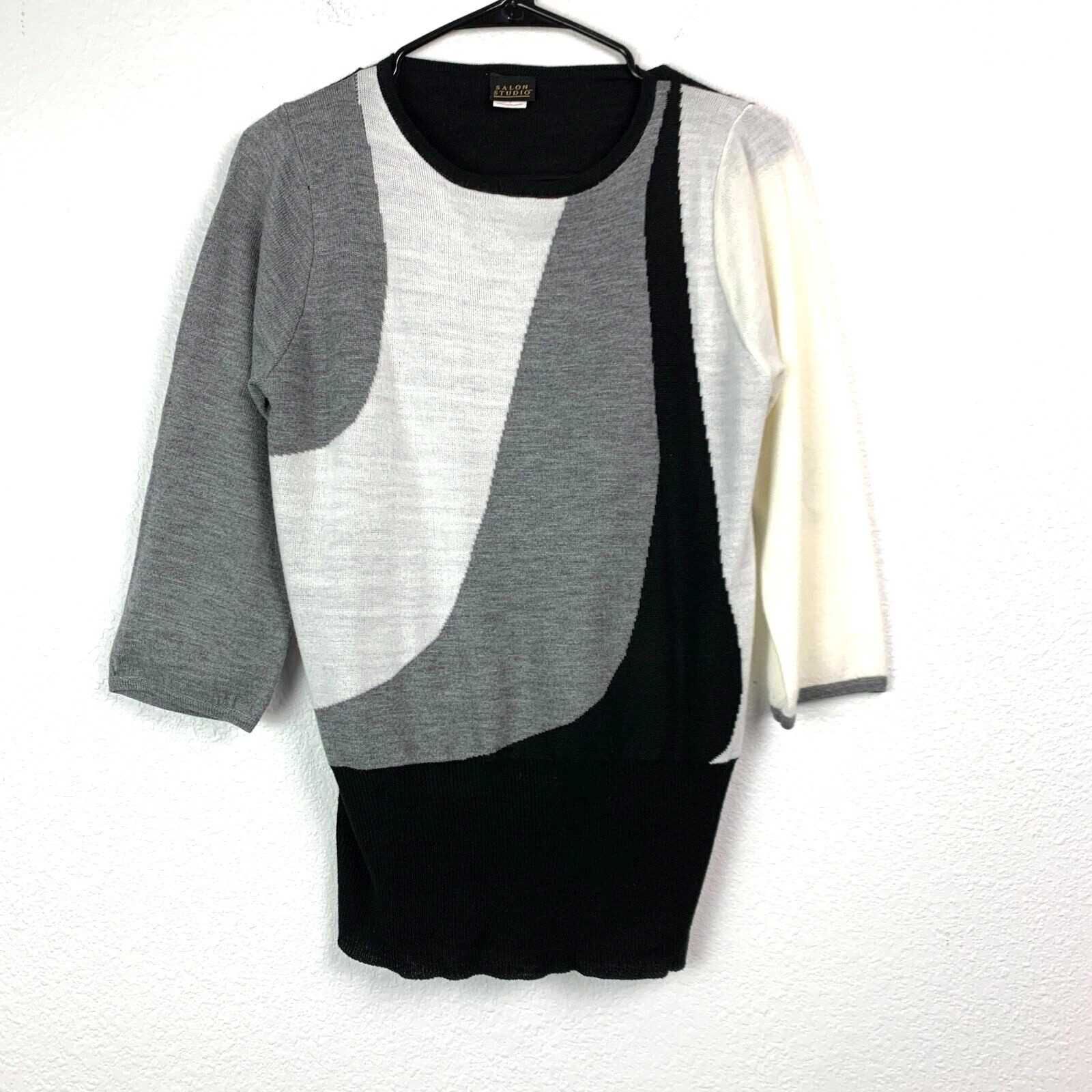 Vintage Salon Studio Abstract Black White Wave Sweater Womens Small