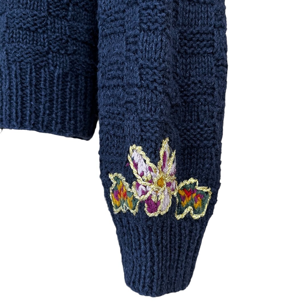Vintage 80s 90s Navy Hand Knit Sweater w/ Floral Detail & Gold Stitching M/L