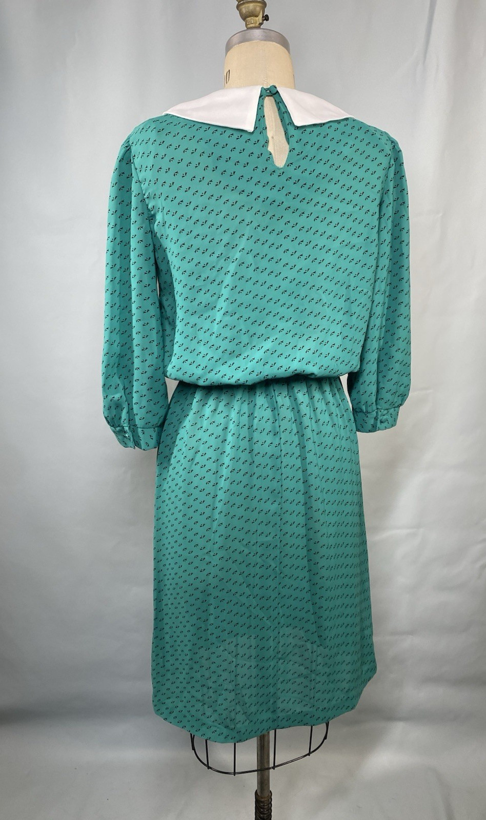 Vintage Dress SIZE MEDIUM green Peter Pan collar ALEXIS FASHIONS 80s 70s modest