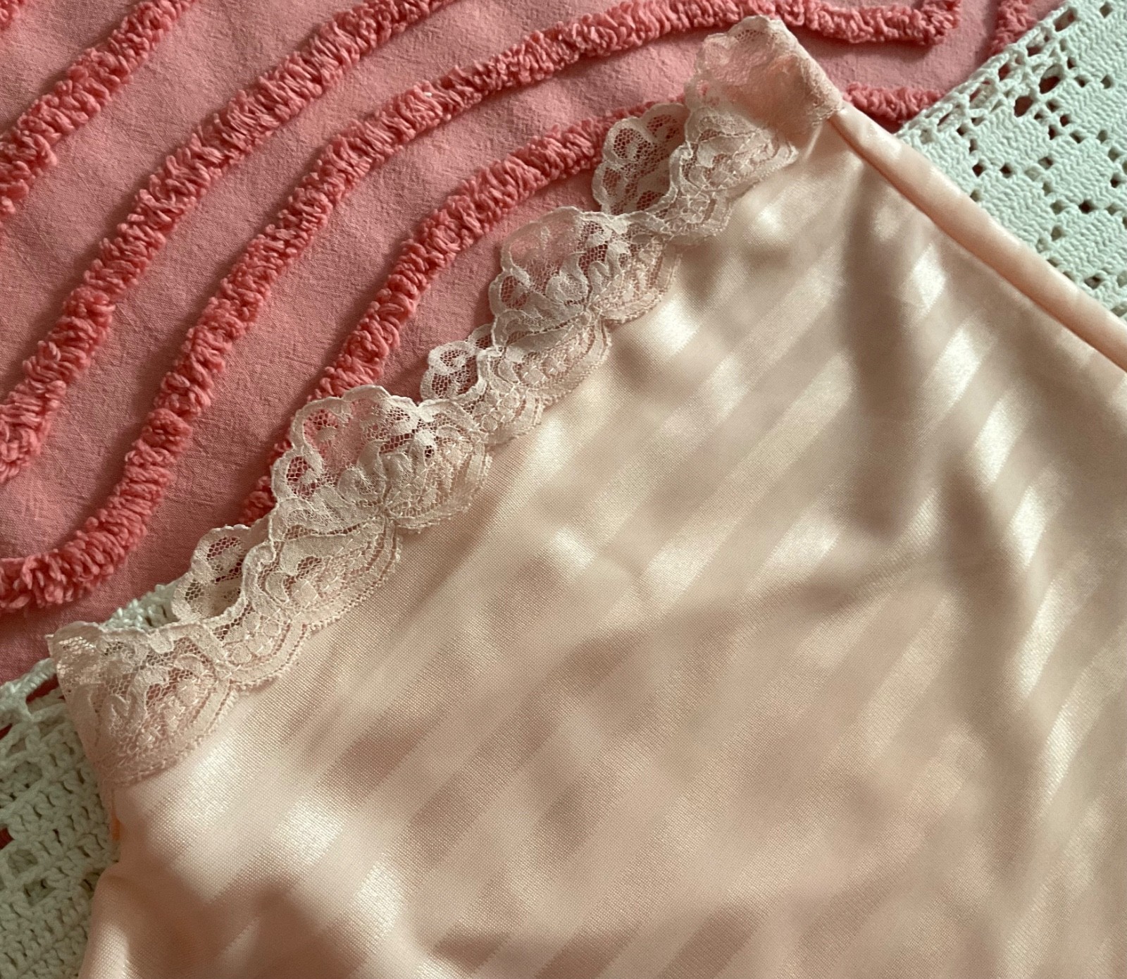 VINTAGE JILL ANDREA OF NY NYLON SZ M 2 PC SHORTIE PJ’S PEACH W/MATCHING LACE TRM