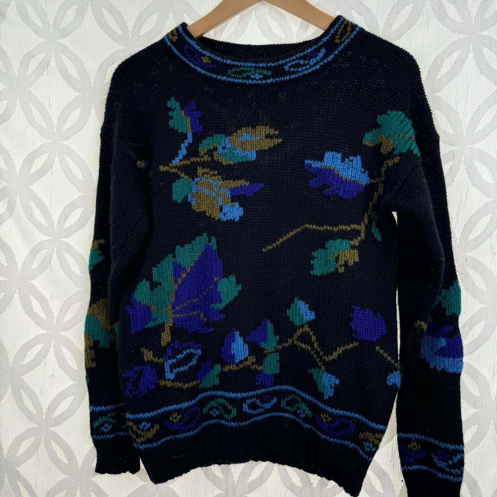 Cambridge Spirit Vintage Shetland Wool Floral Intarsia Sweater Black Small