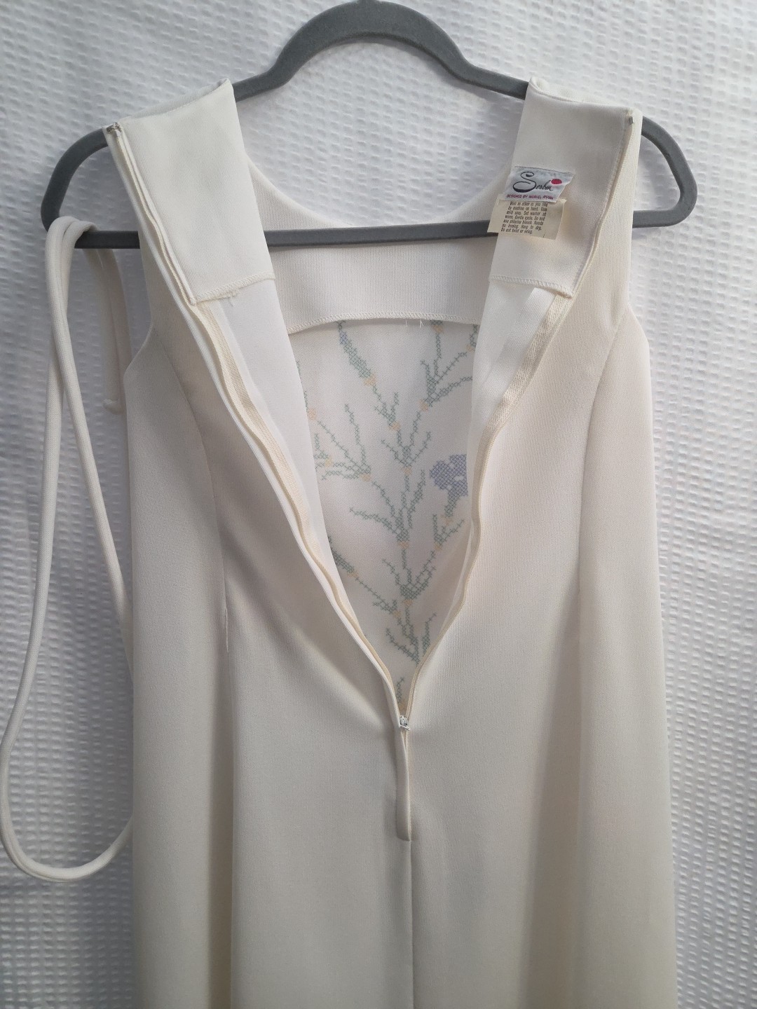 Vintage 1960s Serbin Muriel Ryan White Sleeveless Floral Mid Dress Silky Pin Up