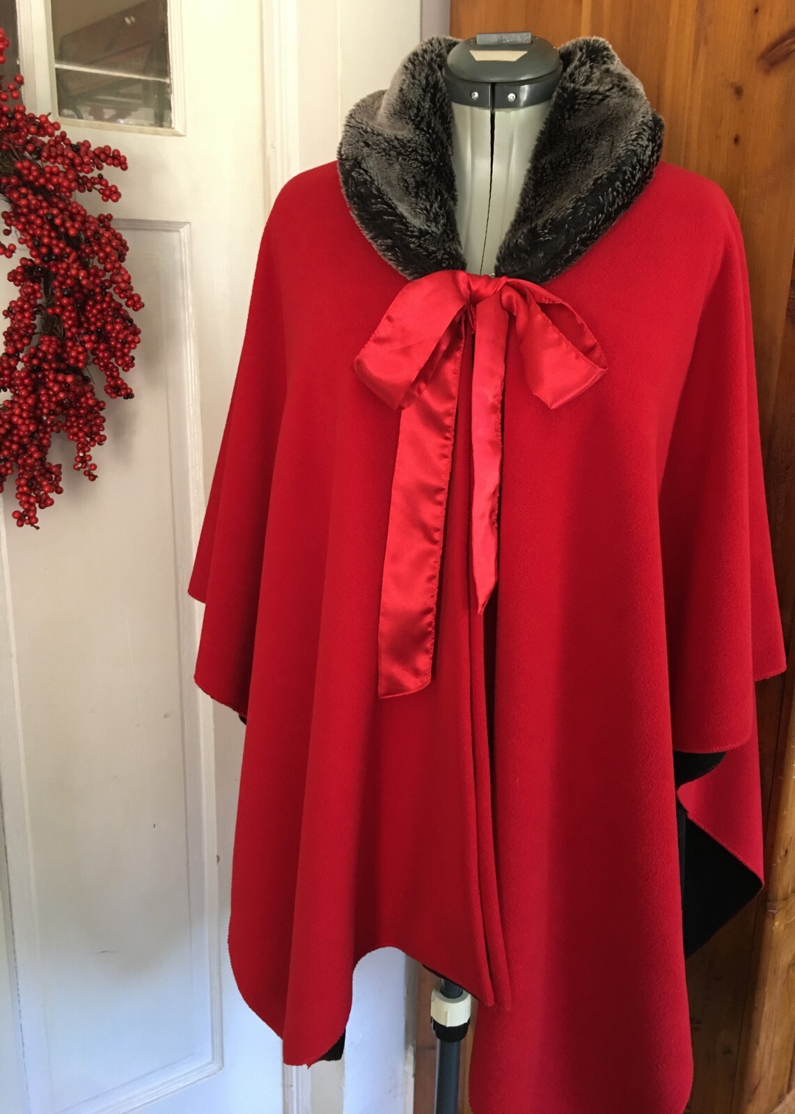 Vintage Red Black Soft Felt Satin Sash Bow Poncho Cape Cloak Faux Fur Collar
