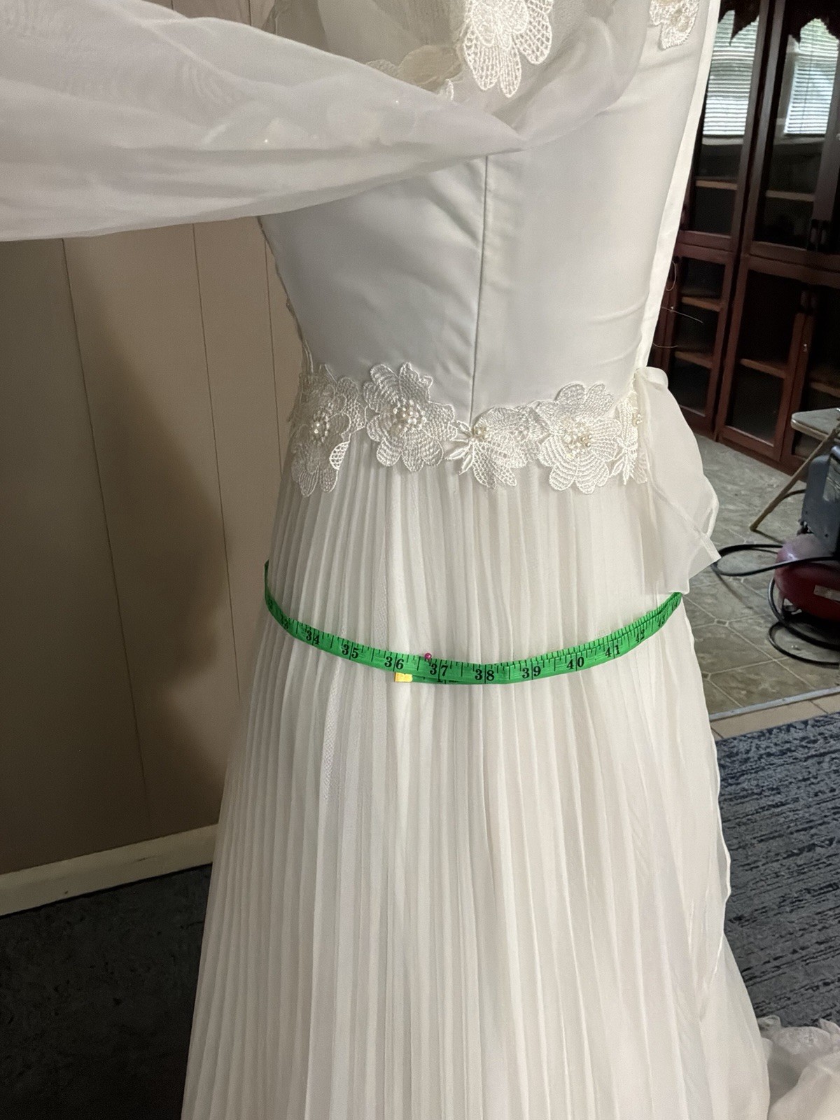 1960’s Vintage Wedding Gown Regal Neckline Delicate Lace Petite XS