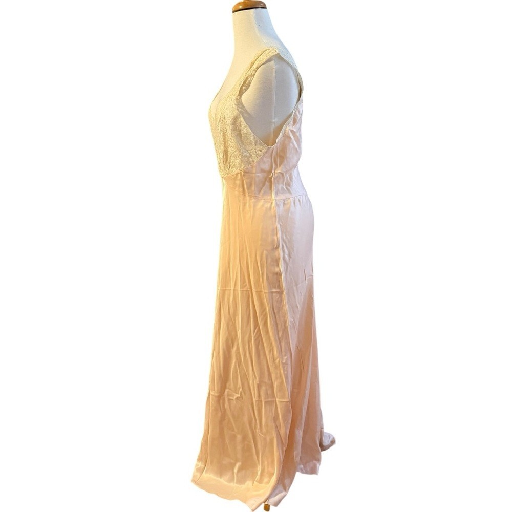 Mondaine 1930s Vintage Lace Silky Nightgown Size 36