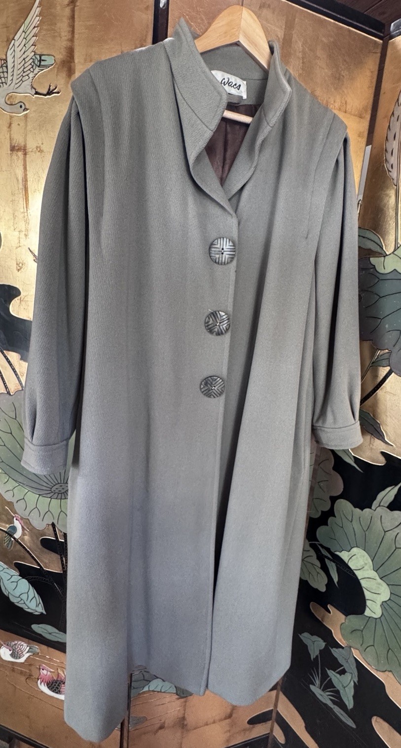 1950s ilie Wacs Bonwit Teller Coat Size Large Vintage Wool Satin Lined 44” Ches