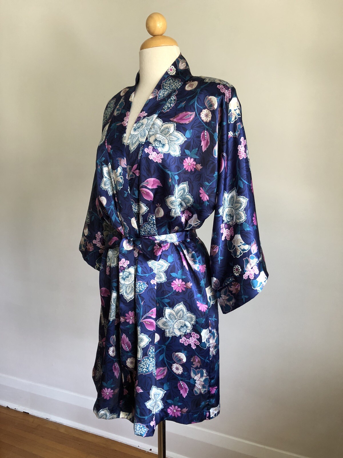 STUNNING VTG CALIFORNIA DYNASTY Blue Floral Silky Satin Robe Dressing Gown S/M
