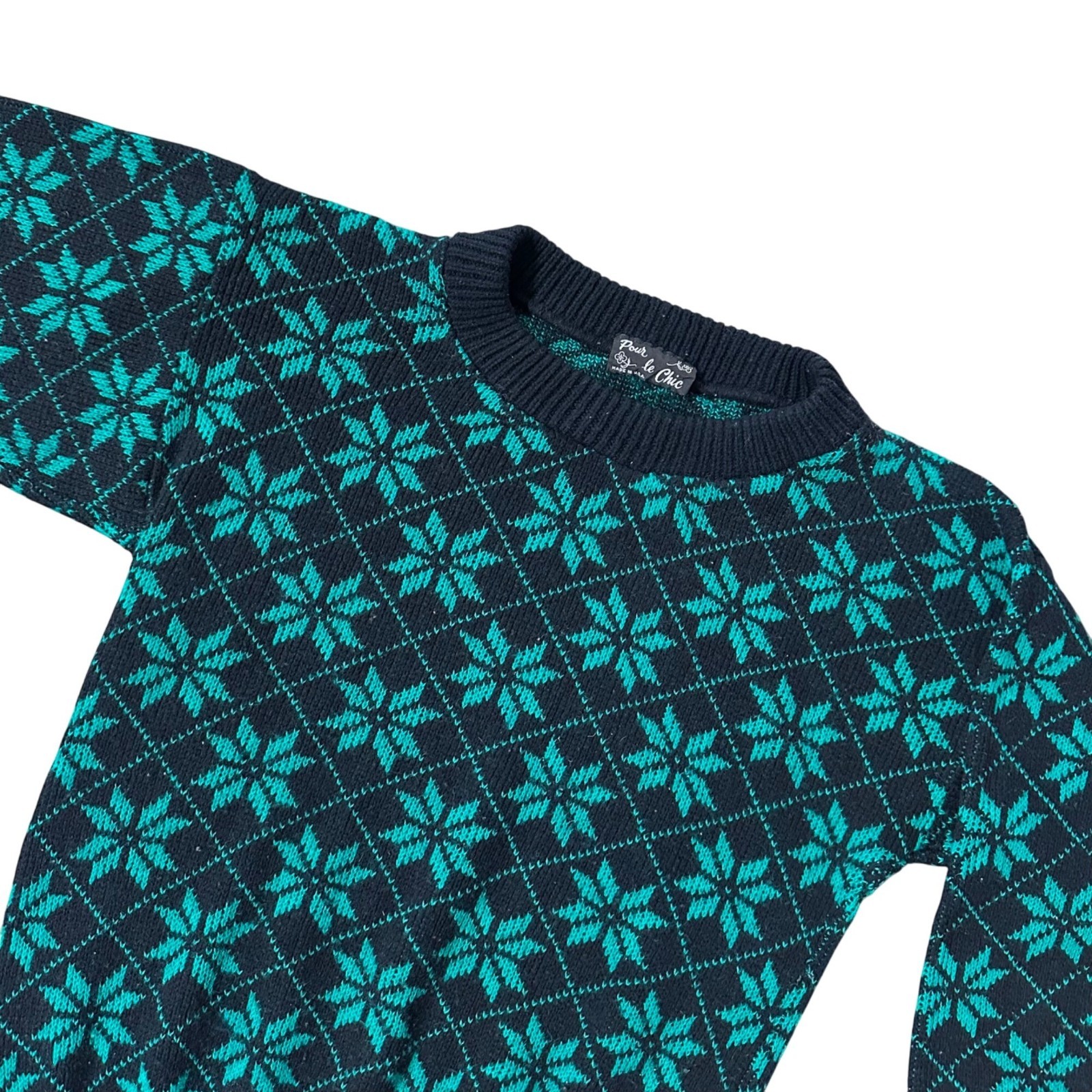 Vintage Womens Sweater Black Green Winter Knit 1980s Snowflake Pour Le Chic USA