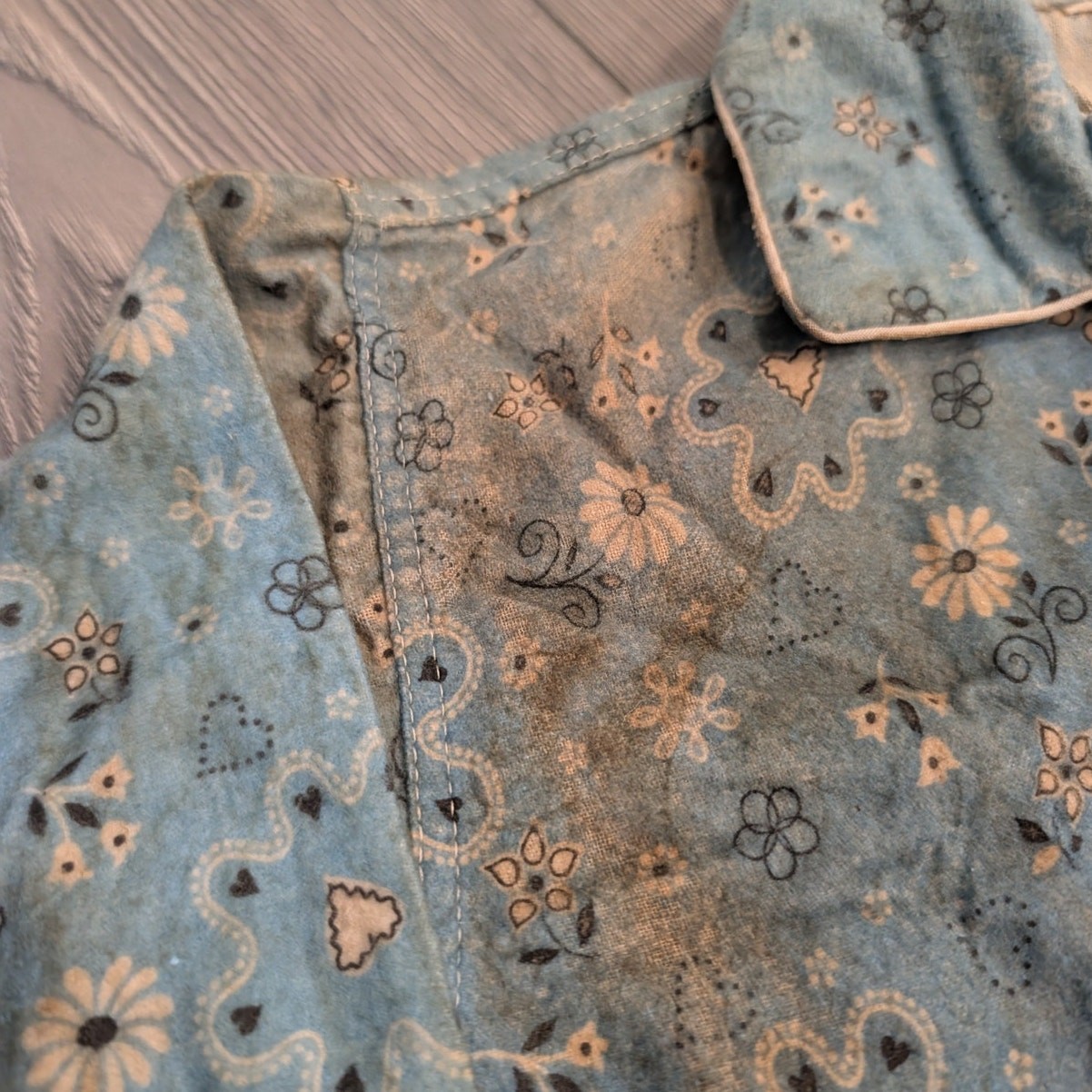 70s Women’s Distressed Bandana and Floral Design Button Down Top