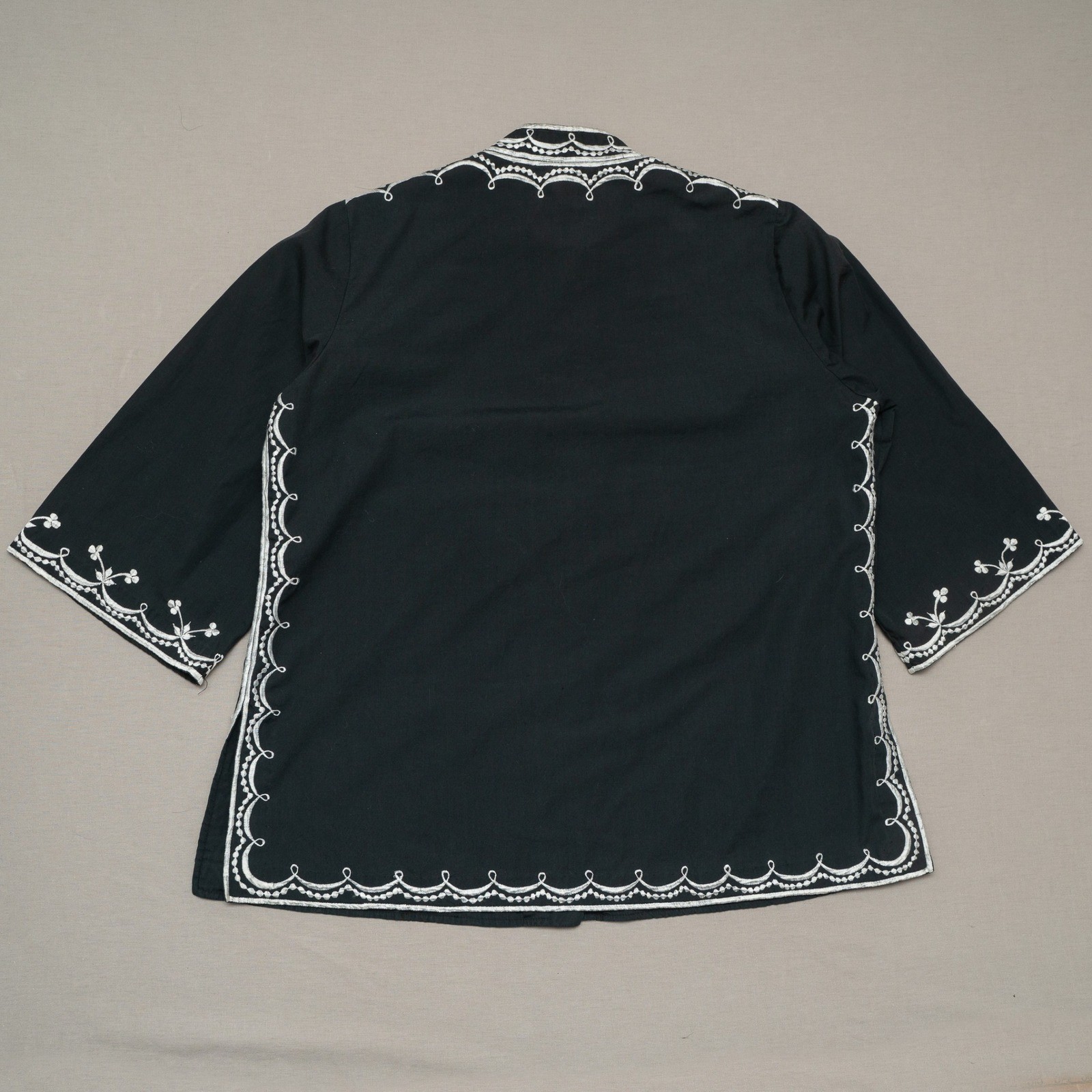 Vintage 70s Chuchi Boho Black White Embroidered Button Up Shirt Jacket Large