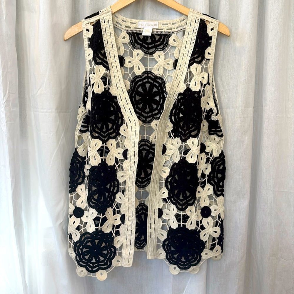 EUC House of Harlow 1960 Black & White Crochet Floral Vest – One size