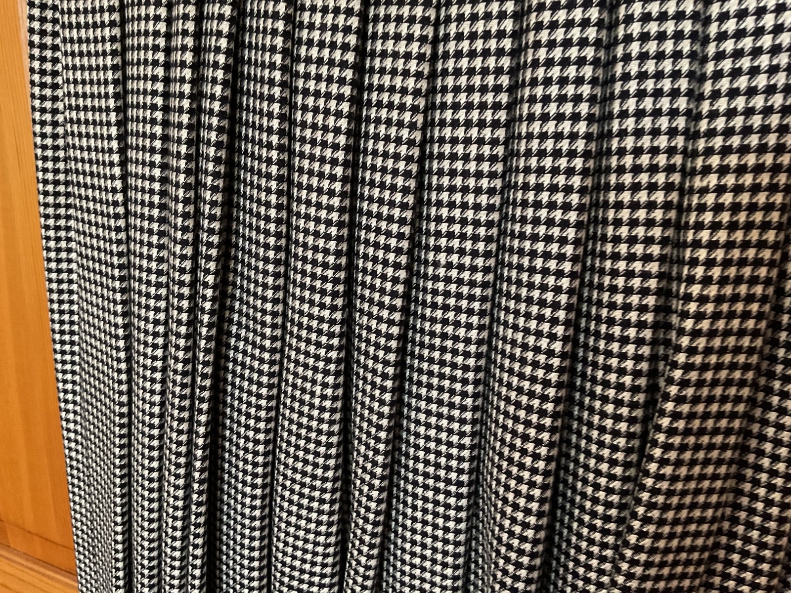 Vtg Ungaro Black White Houndstooth Wool & Rayon Skirt Size 44 / 10 Upscale Vibe!