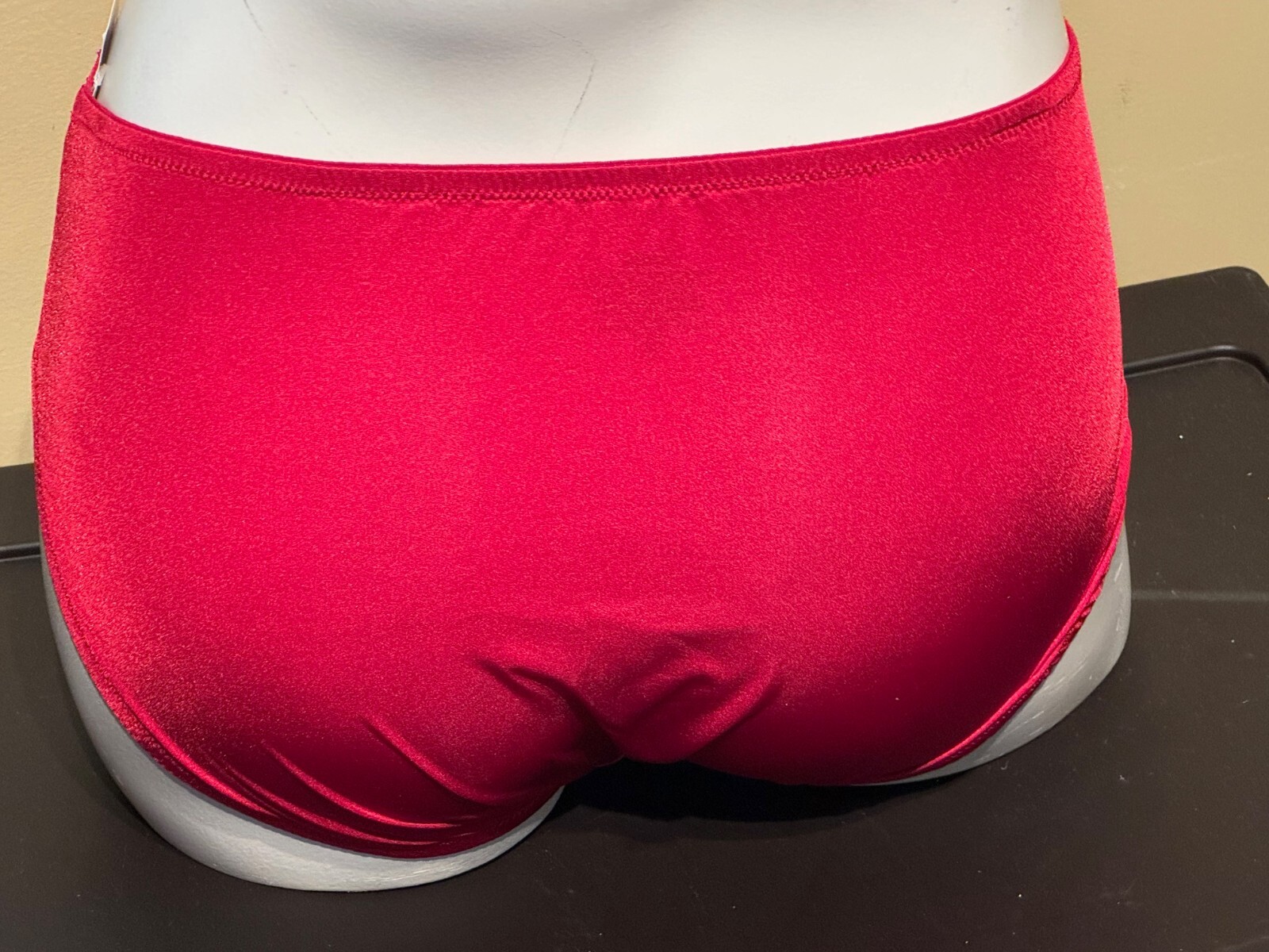 VINTAGE SOMA ~ RUBY RED ~ SENSUOUS LACE HIPSTER PANTIES ~ SIZE MEDIUM