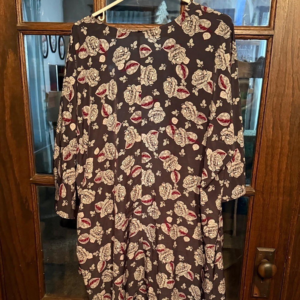 LuLaRoe Lindsay Kimono Cardigan Large Floral Rose Print Open Front Gray Burgundy
