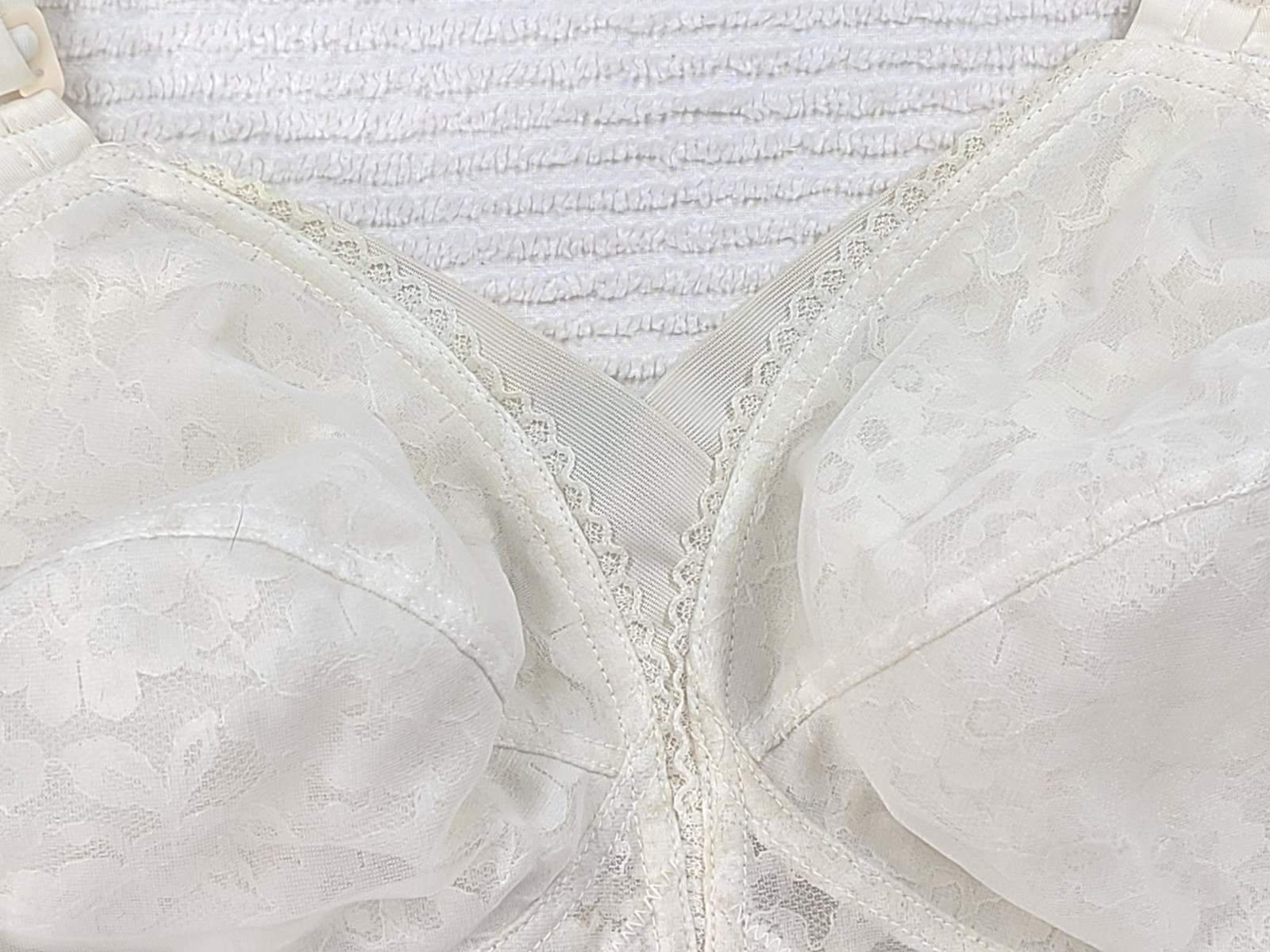 Vintage 1960s Longline Bullet Bra 38C Playtex Living Stayless Lace Mesh Pinup