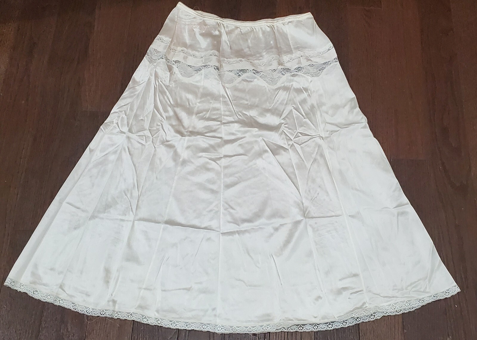 Vintage Half Slip – Ladies – Flared – Lovable Brand – USA – Size Large