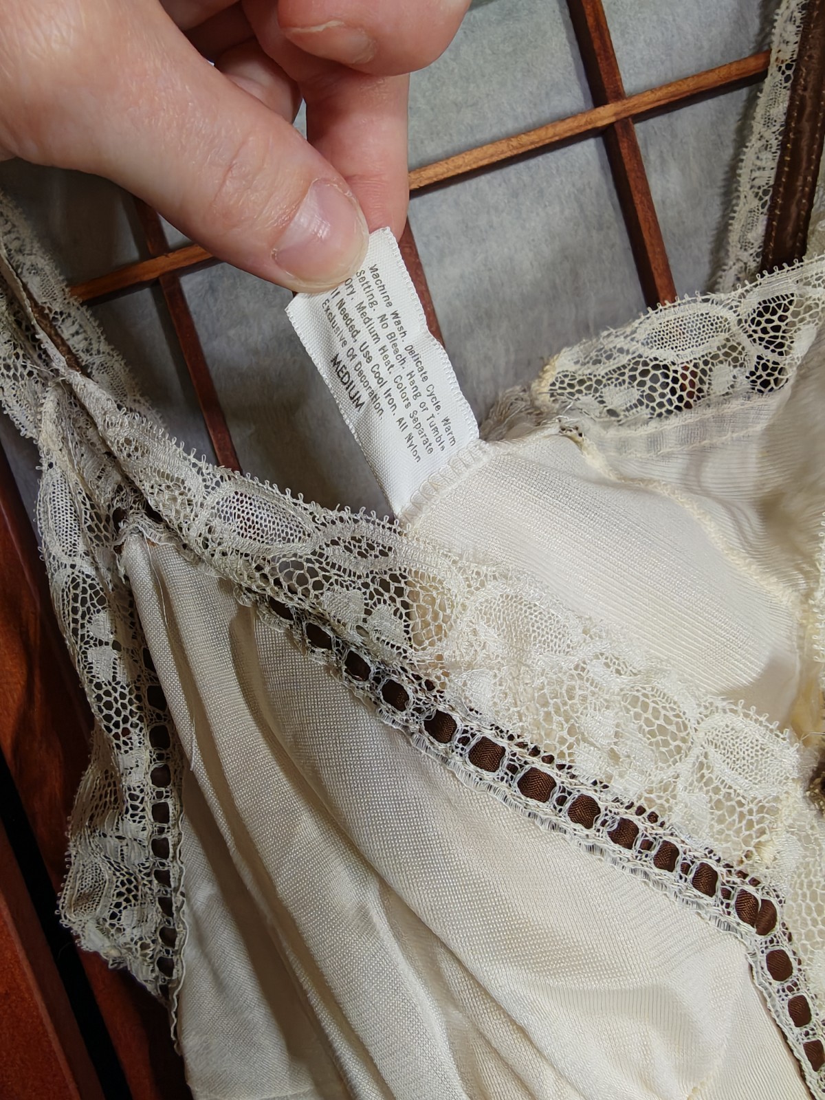 1970s Maidenform Dreamwear Ivory & Brown Vintage Slip Medium
