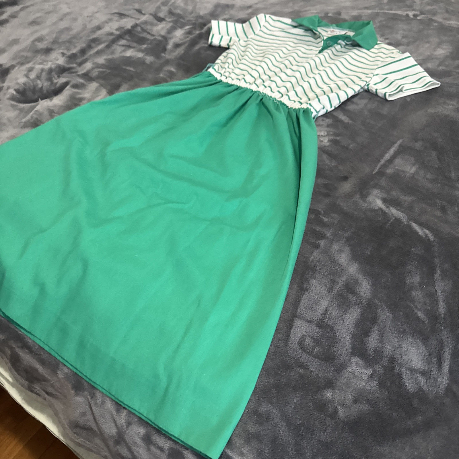 VTG „The Sportsdress” By Sears, Green, White Size Is Smaller. See Measurements.