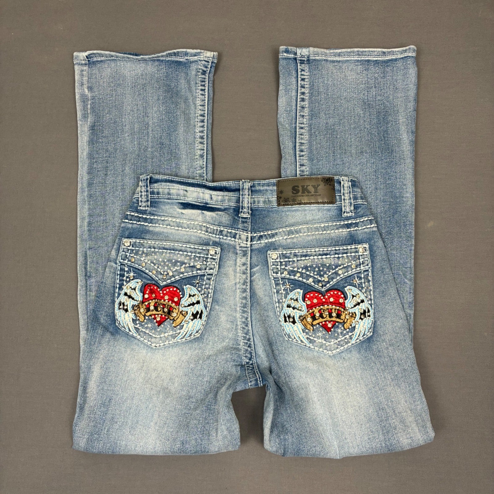 SKY Light Wash Flared Jeans Women’s Size 26×28 Heart Pockets Rhinestones