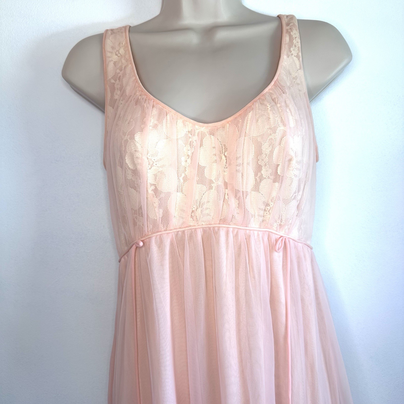 Vintage Miss Elaine Pink Nightgown gown Size Small lace trim timeless Babydoll