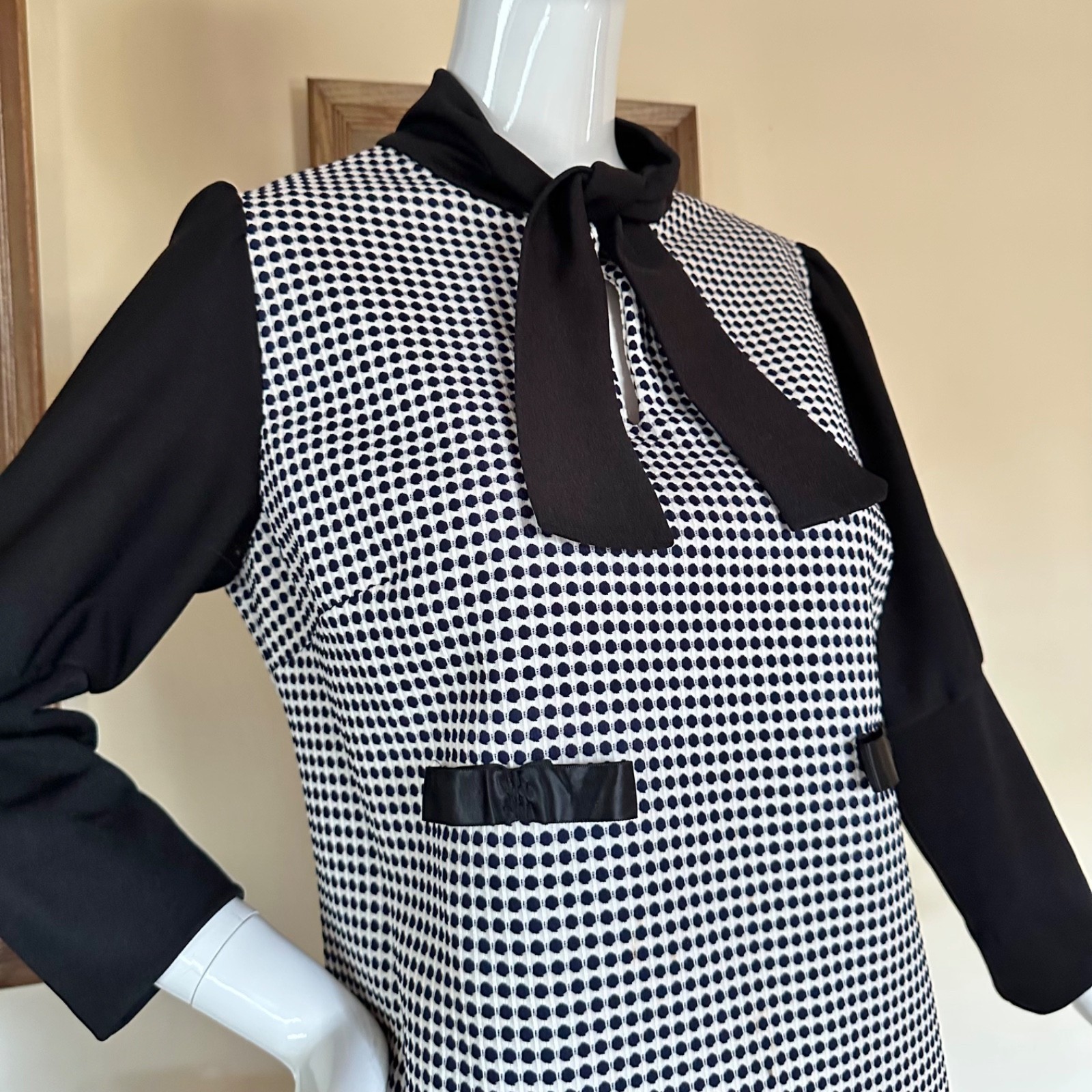 Vintage 70s Mod MAude B&W Graph Polka Dot Pussy Bow Necktie Blouse Top XL