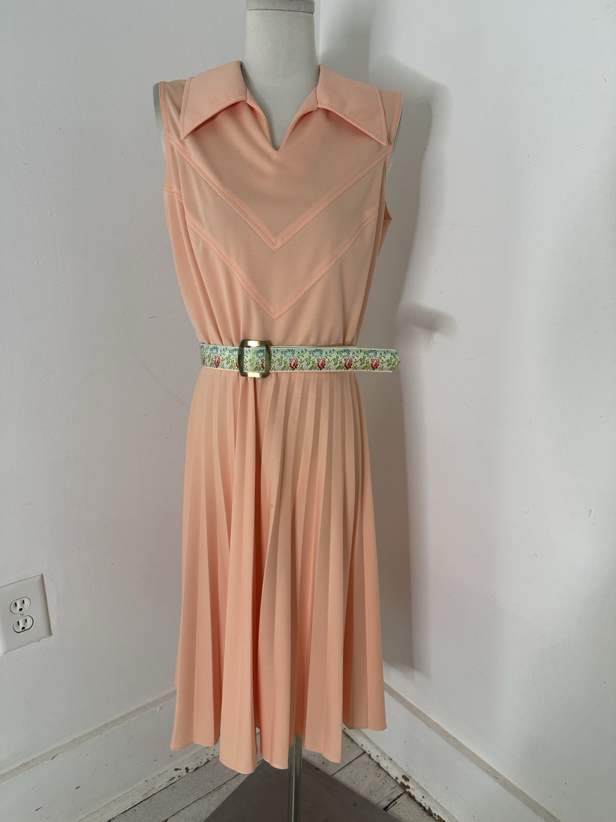 Vintage Preppy Mod Embroidered Floral Belt MIDI Dress