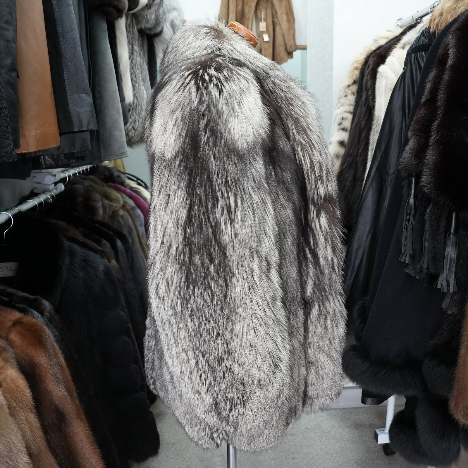 SAGA ROYAL FOX Silver Fox Coat – Genuine Vintage Fur From Japan