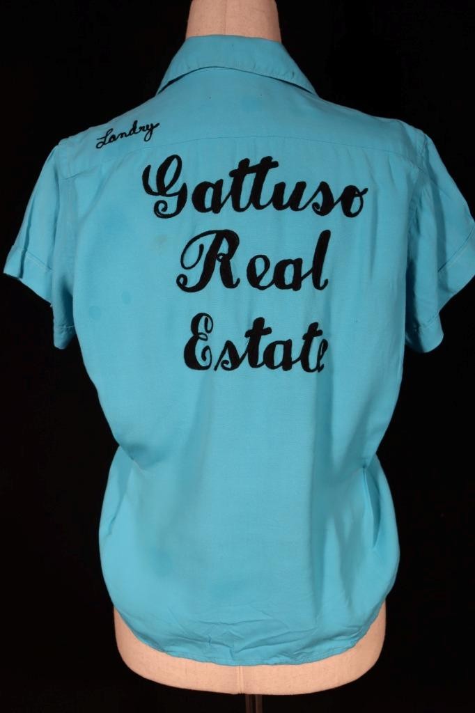 VINTAGE 1950’S TURQUOISE EMBROIDERED GABARDINE COTTON BOWLING BLOUSE SIZE MEDIUM