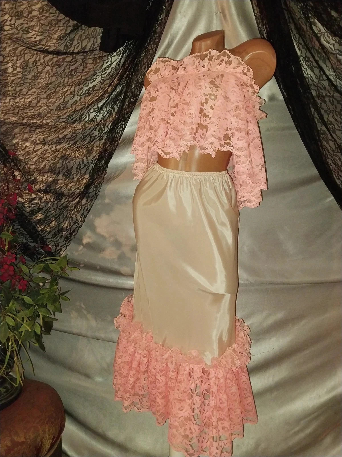 VTG SATIN LIQUID SHINY FARR WEST ESQUE HALF SLIP WIDE RUFFLES LACE PEACH PINK SM