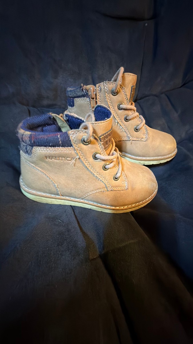 Nautica Youth Casual Boot Tan Pre-Owned! Good Condition. US Size 12