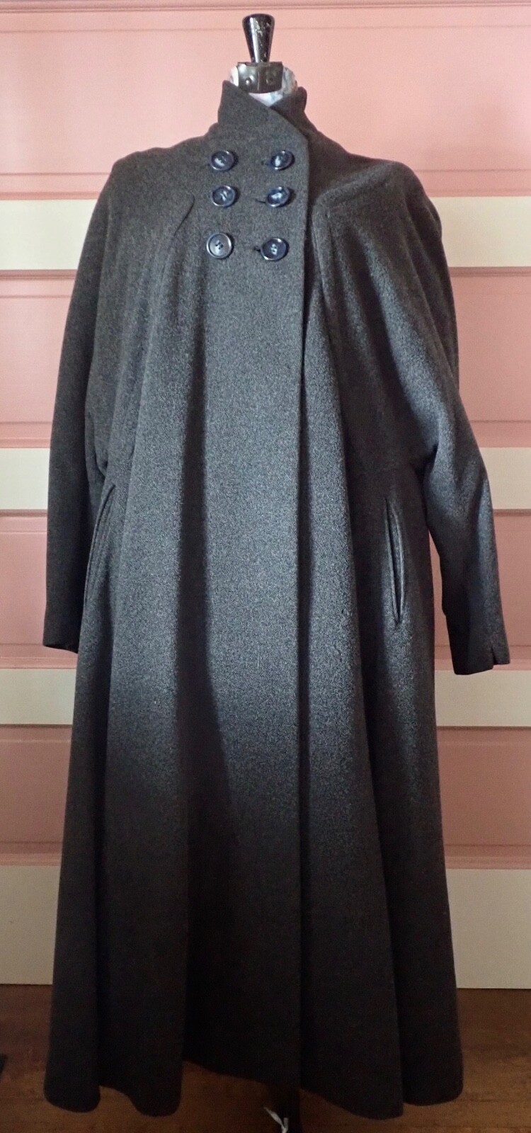 VTG COAT WOOL „GILLMAN” LABEL. GORGEOUS CUT/LOOK W’s SM-LG. SCANT MOTH DAMAGE