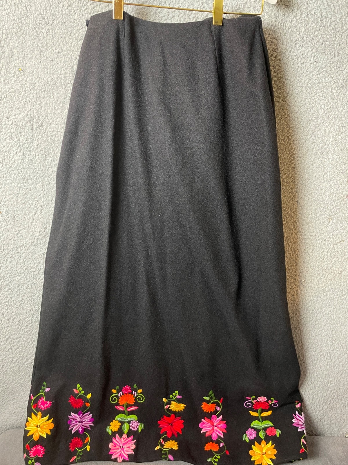 Vintage OGGI Black Wool Midi Skirt M Floral Embroidery Italy Boho Folk Art VTG