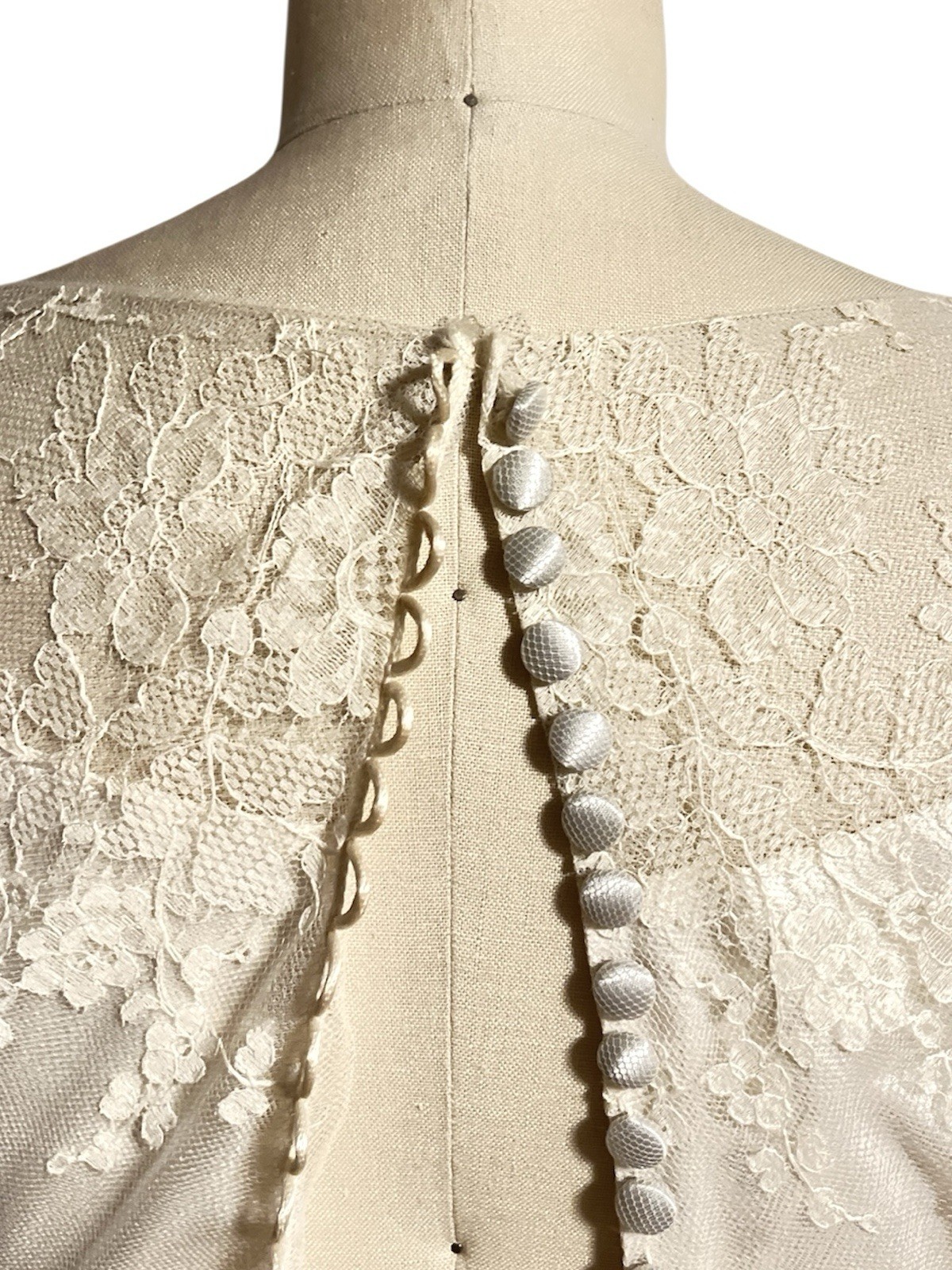 VTG 1950s 60s Lace Tea Length Wedding Dress XS Audrey Hepburn Modest MCM Bride