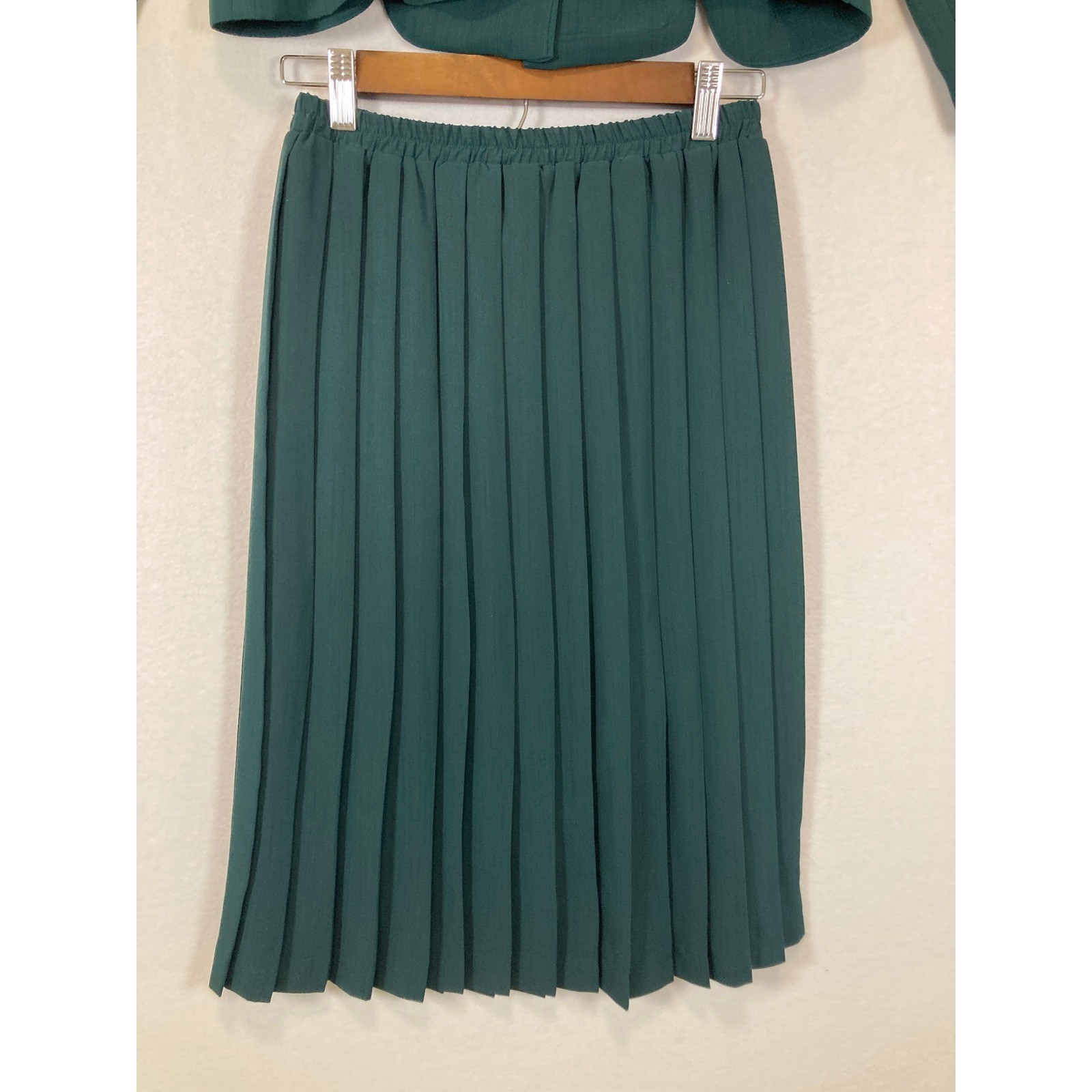 Vintage Leslie Fay Women 6P Green Pleated Skirt Jacket Two Piece Suit Set R223