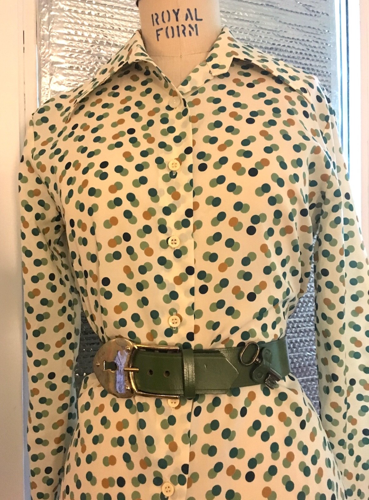 Vintage 1970’s PROVA Cream and Green Dot Shirt, 36″ Bust, Excellent Condition