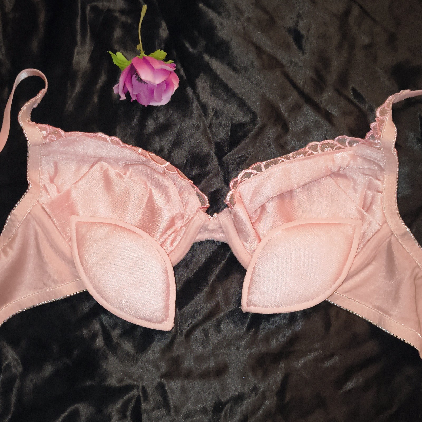 Vintage NWOT 2006 Victoria’s Secret Angels Satin Plunge Lace Bra Pink Size 34C