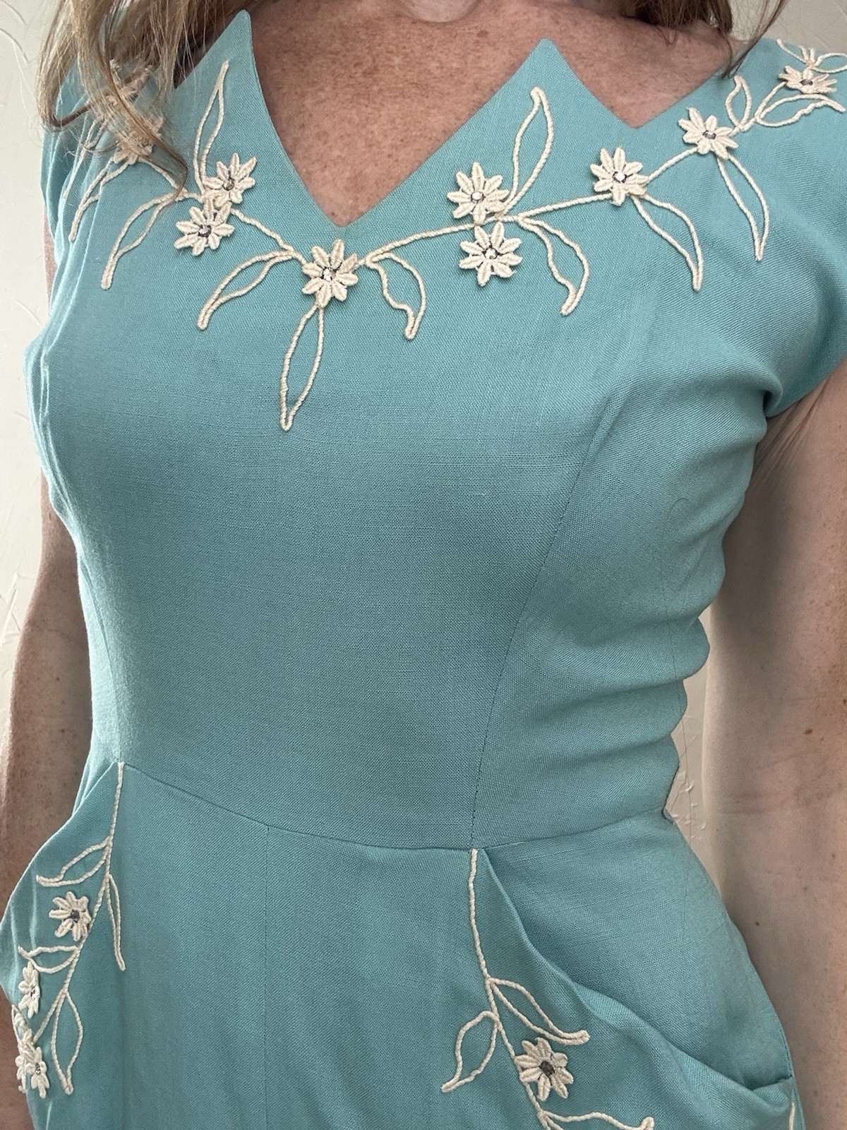 VTG 1950s Lilli Diamond Aqua Blue Jagged Neckline Atomic Floral Embroidery Linen