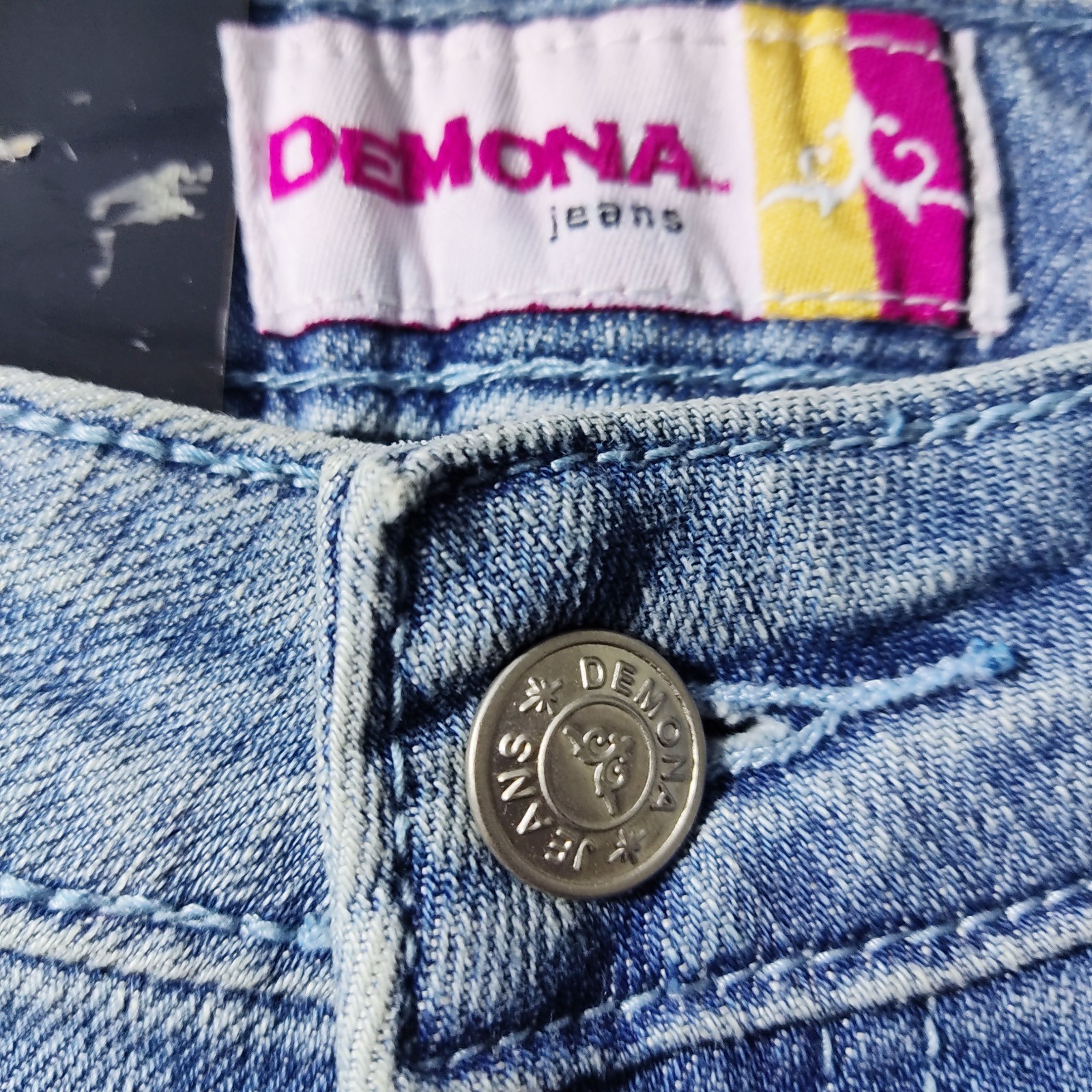 Demona Jeans Vintage Y2K Denim Bermuda Shorts Light Indigo Stitch Detail 4 NOS