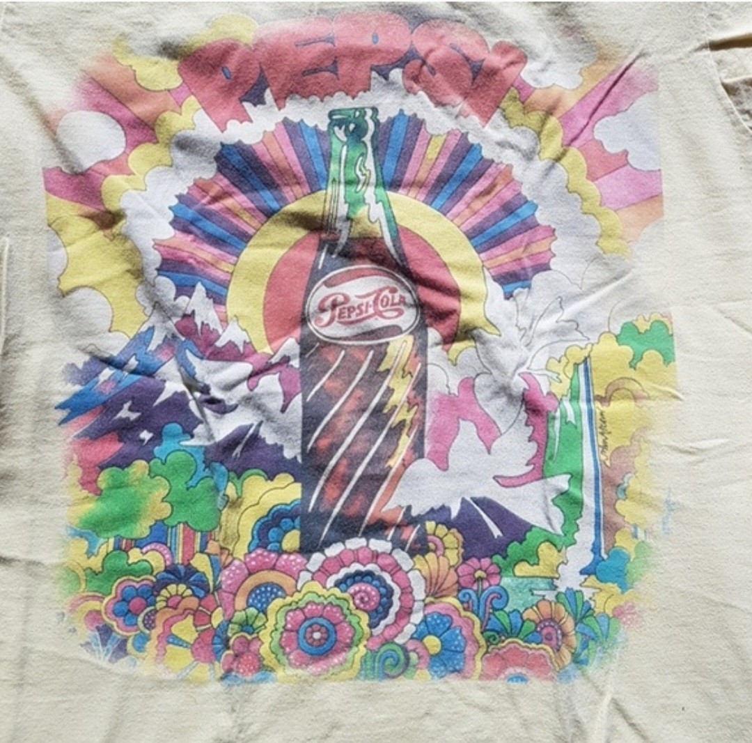 yellow vintage Ladies Fit Pepsi t- peter max style Pop Art L