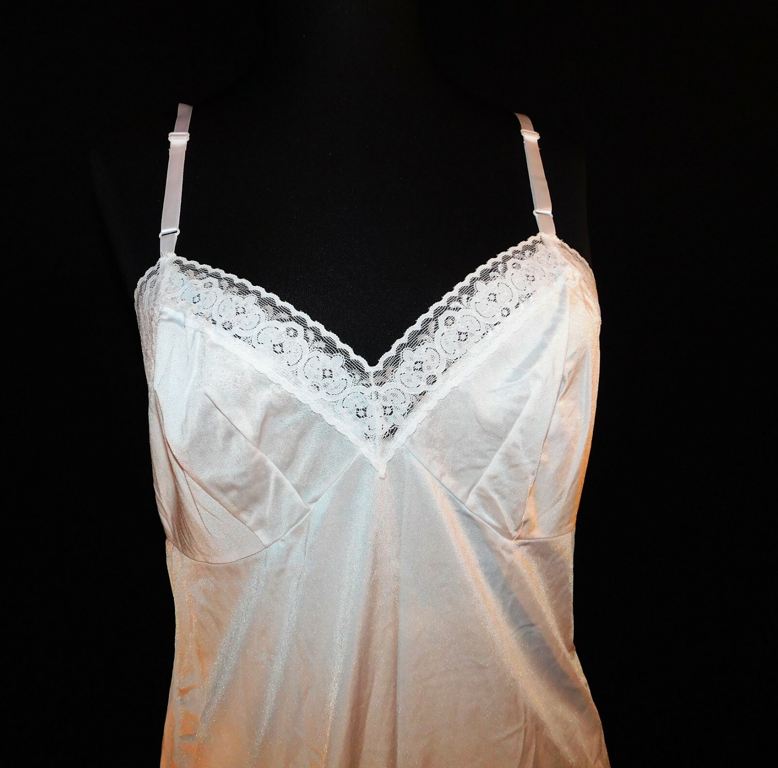 White Vintage Vanity Fair full petticoat slip, SZ 36, nylon, 10-103